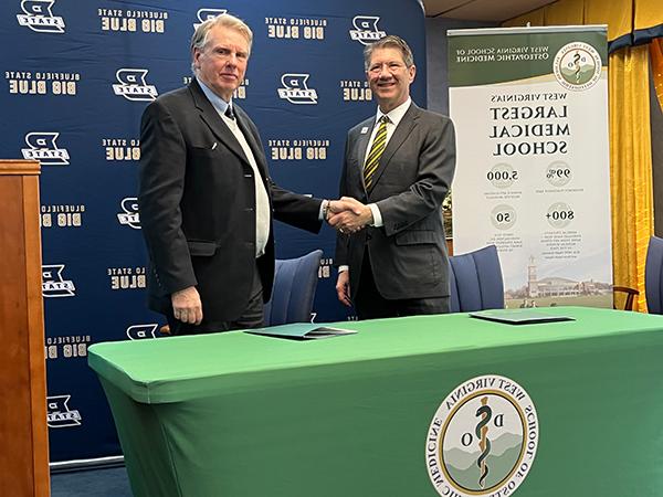 West Virginia School of Osteopathic Medicine President James Nemitz (left) and 蓝色的field State University President Robin Capehart are pictured moments after signing a memorandum of understanding focused on more thoroughly preparing BSU students aspiring to pursue a career in osteopathic medicine.